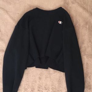 Dark blue Champion long-sleeve crop.